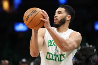 Jayson Tatum recebeu doação de quase R$ 5 milhões para ajudar pessoas em St. Louis a construírem suas casas.