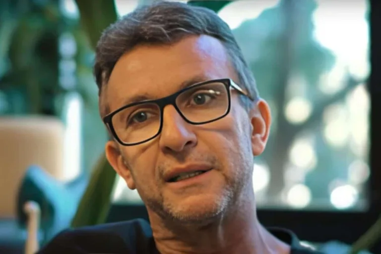 Band surpreende e define saída de comentarista em programa de Neto