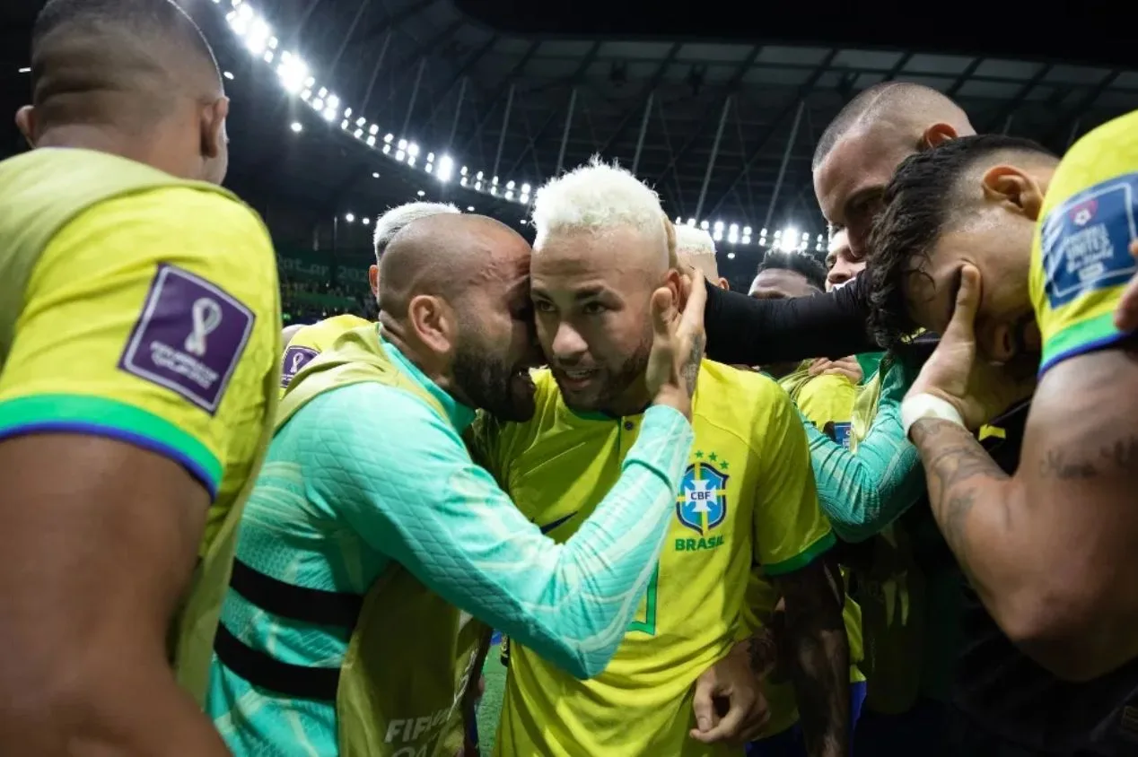 Arnaldo Ribeiro critica envolvimento de Neymar em pagamento de fiança de Daniel Alves: “Soco no estômago”