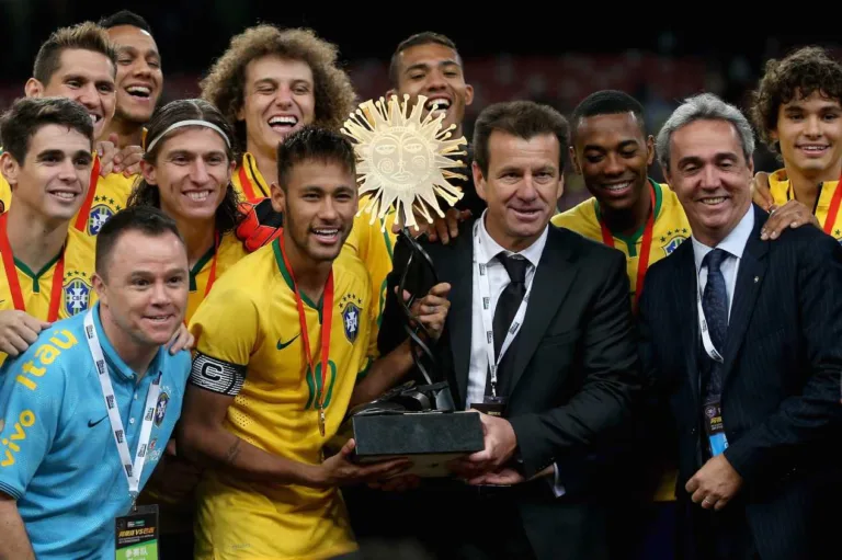 Dunga cita craque histórico e vê “risco” para Neymar na seleção brasileira