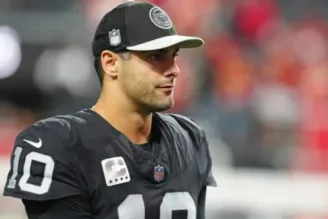 Jimmy Garoppolo foi suspenso pela NFL.