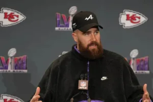 NFL: Travis Kelce explica por que relacionamento com Taylor Swift recebe tanta “atenção”