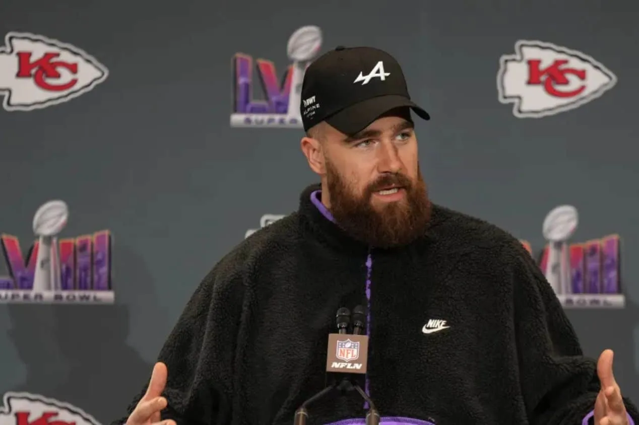 NFL: Travis Kelce explica por que relacionamento com Taylor Swift recebe tanta “atenção”