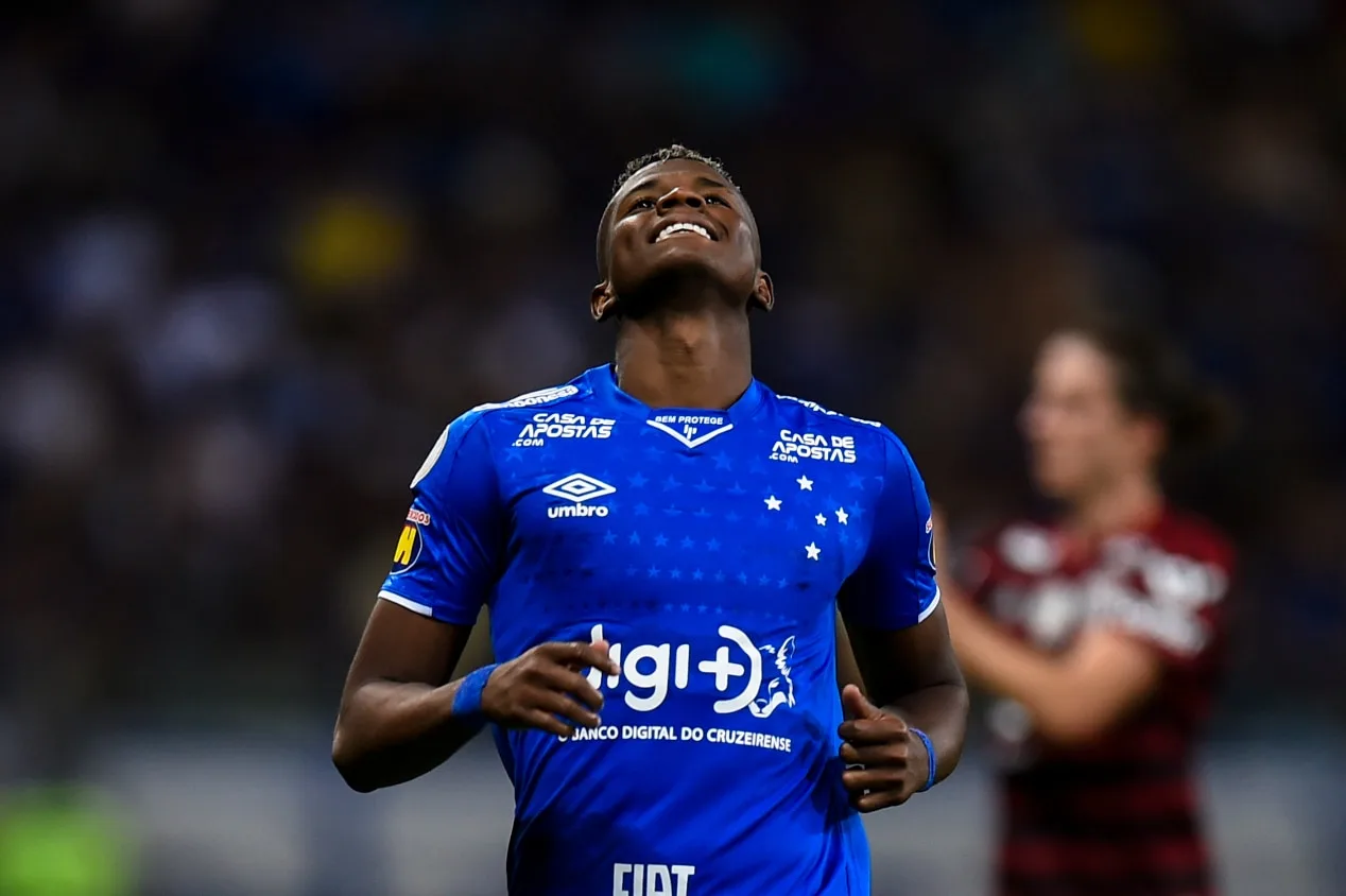 Cruzeiro será julgado na Fifa por venda de jogador ao SPFC; entenda