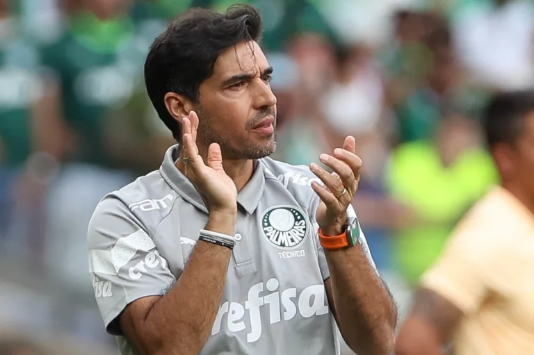 Torcedores do Palmeiras se irritam com Abel Ferreira por reforço