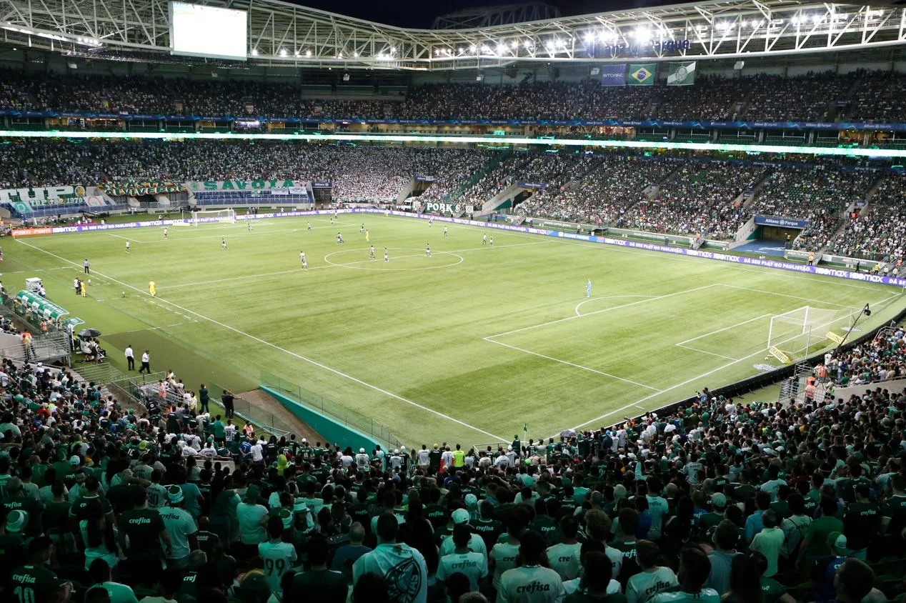 Palmeiras estuda como aumentar sua receita após Brax fechar com Corinthians e Flamengo