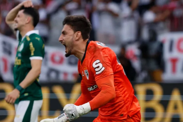 Cicinho banca previsão sobre o Palmeiras após vice na Supercopa: “Eu avisei”