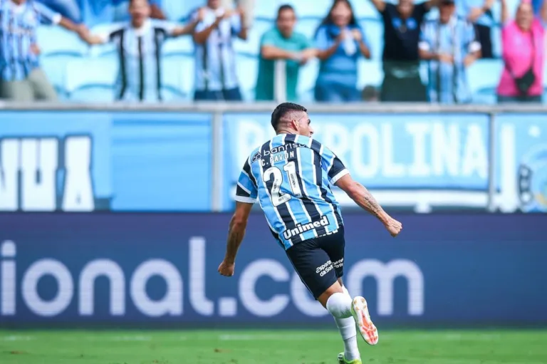 Pavón brilha em estreia pelo Grêmio; veja estatísticas