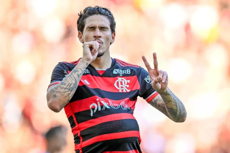 Craque Neto alfineta torcedores do Flamengo e reforça aviso para Pedro