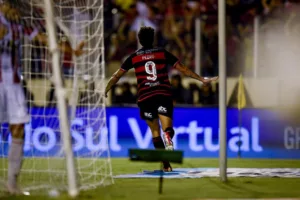 Pedro vive fase artilheira no Flamengo com sete gols em sete jogos