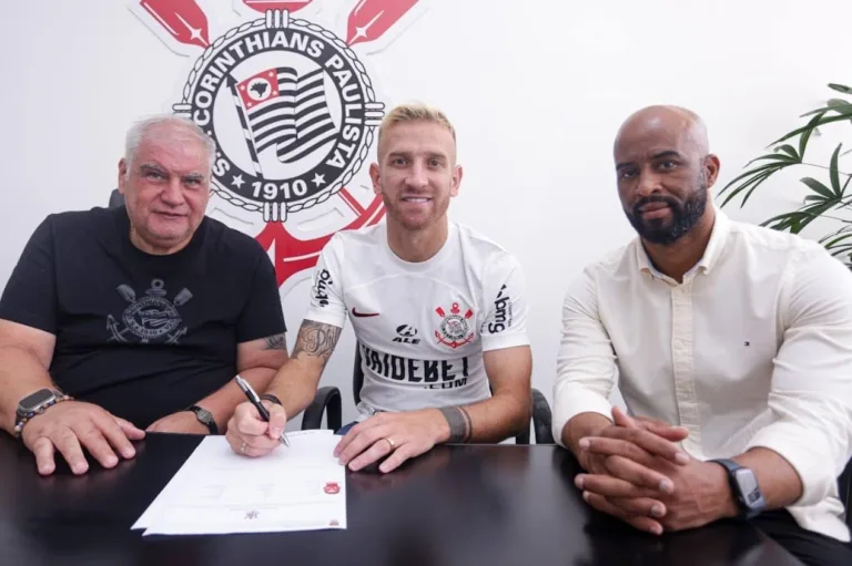 Corinthians confirma chegada de Pedro Henrique, ex-Internacional