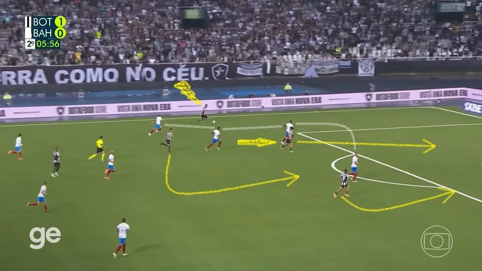 Sempre buscando o espaço na defesa adversária para si e para os companheiros de equipe, Diego Costa foi importante no Botafogo. Foto: Reprodução / TV Globo / GE