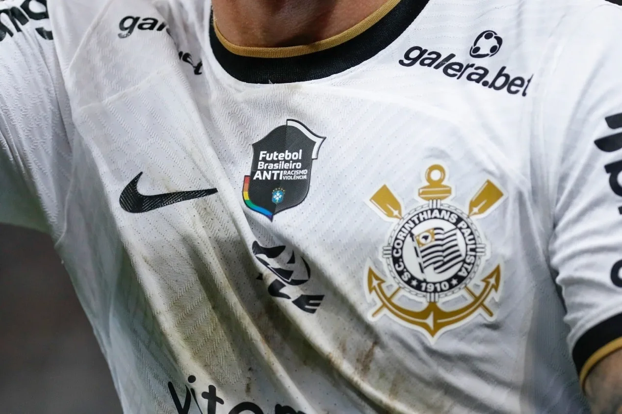 Nicola aponta possibilidade da Nike deixar o Corinthians