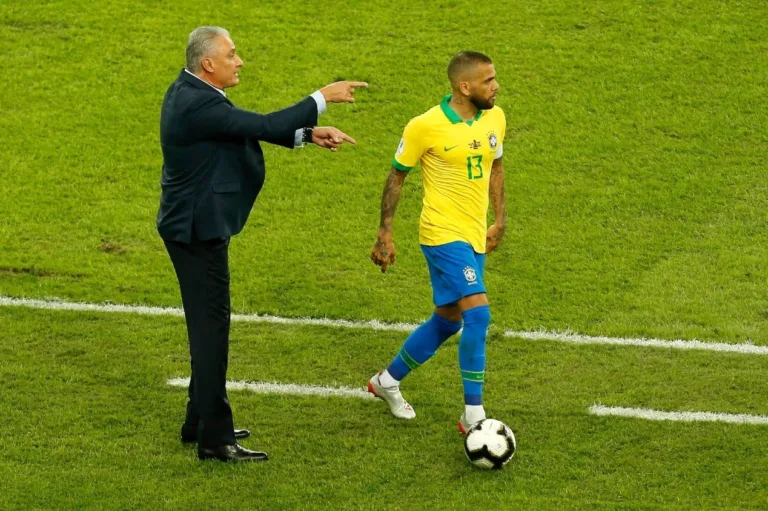 PVC detona declarações de Tite em defesa de Daniel Alves: “Muito mal”