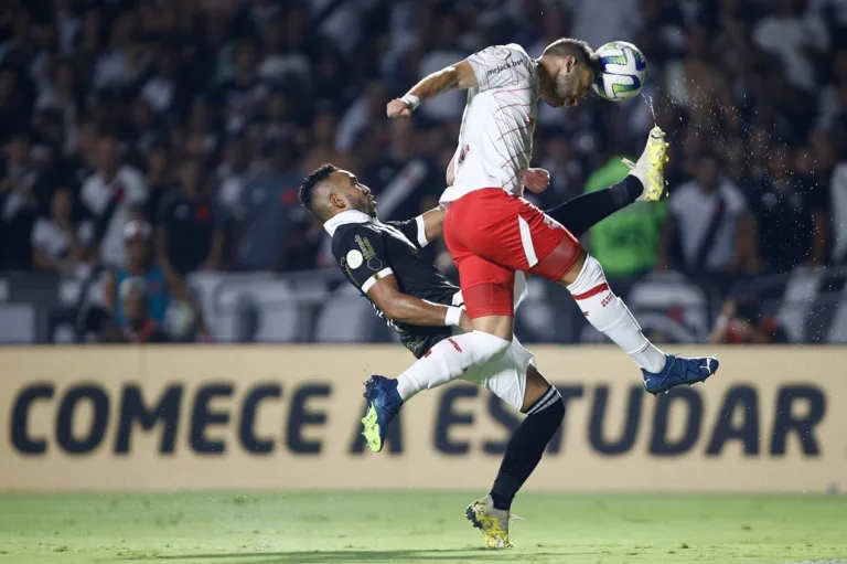 Reforço do Flamengo, Léo Ortiz é um “camisa 10 que joga de zagueiro”, diz PVC 