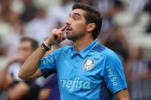 PVC aponta “grande erro” de Abel Ferreira no dérbi Palmeiras x Corinthians