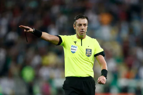 Fifa escala Raphael Claus para apitar Espanha x Arábia Saudita na Copa do Mundo