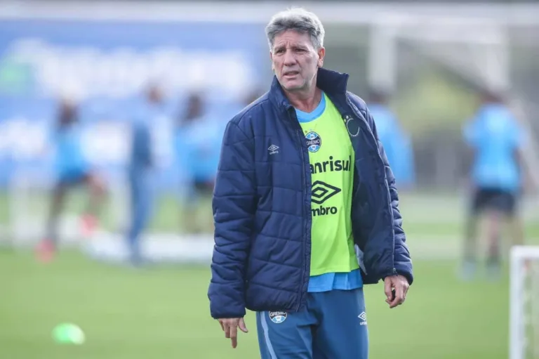 Renato Gaúcho aponta três jogadores “extraterrestres” do futebol