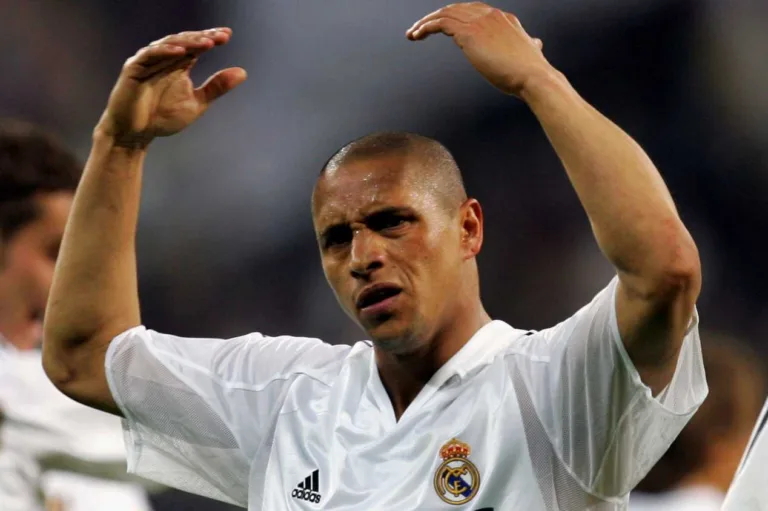 Roberto Carlos e Cafu são desbancados em lista dos melhores laterais da história; veja ranking