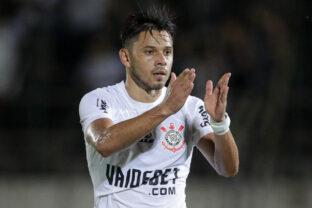 Romero comemorando gol do Corinthians em vitória na Copa do Brasil na última quinta (22). (Créditos: Rodrigo Coca / Corinthians)