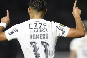 Corinthians amplia o placar contra o Cianorte; assista ao gol de Romero