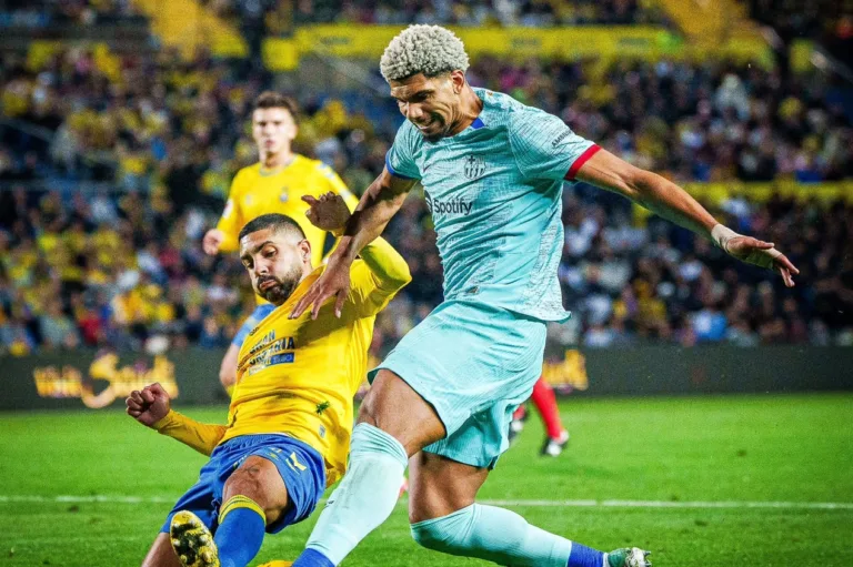 Xavi avalia Ronald Araújo como ‘essencial’ no futuro do Barcelona