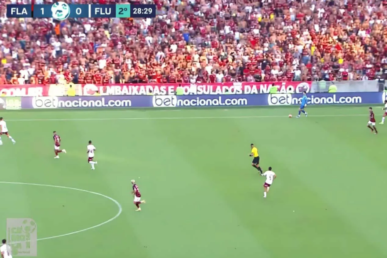 Rossi chama atenção com momento de ousadia em Flamengo x Fluminense; assista