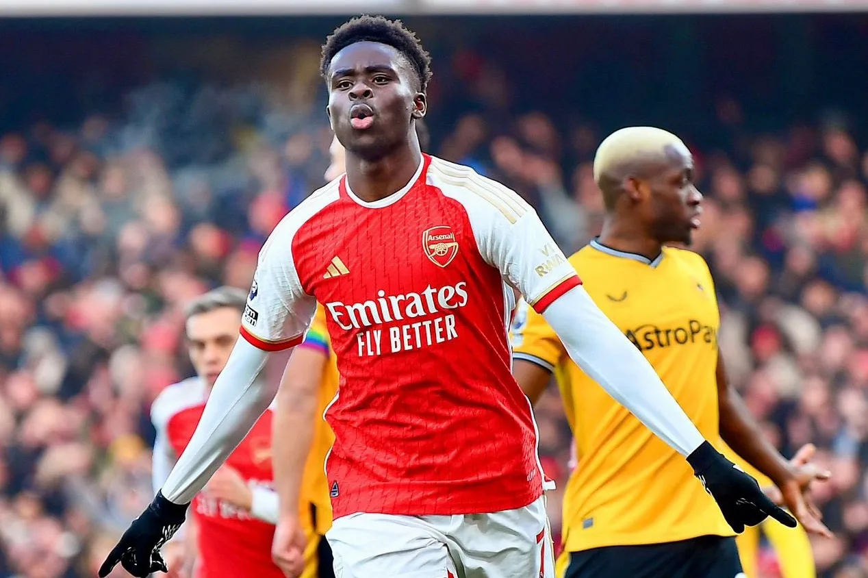 Atacante do Arsenal paga cirurgia para mais de 100 crianças na Nigéria