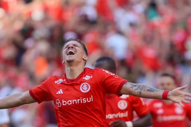 Lucas Collar crava saída de atacante Lucca, do Internacional: “Precisa de mais tempo de jogo”