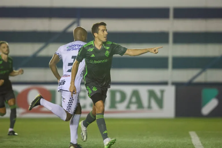 Internacional vence o São José e toma a liderança do Grêmio no Campeonato Gaúcho