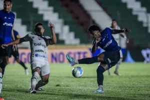 Heverton Guimarães vê “vexame histórico” do Cruzeiro em eliminação na Copa do Brasil
