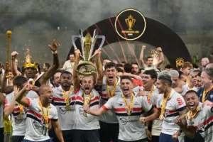 Neto reprova postura do SPFC com a Band e cita privilégios da Globo: “Manda em tudo”