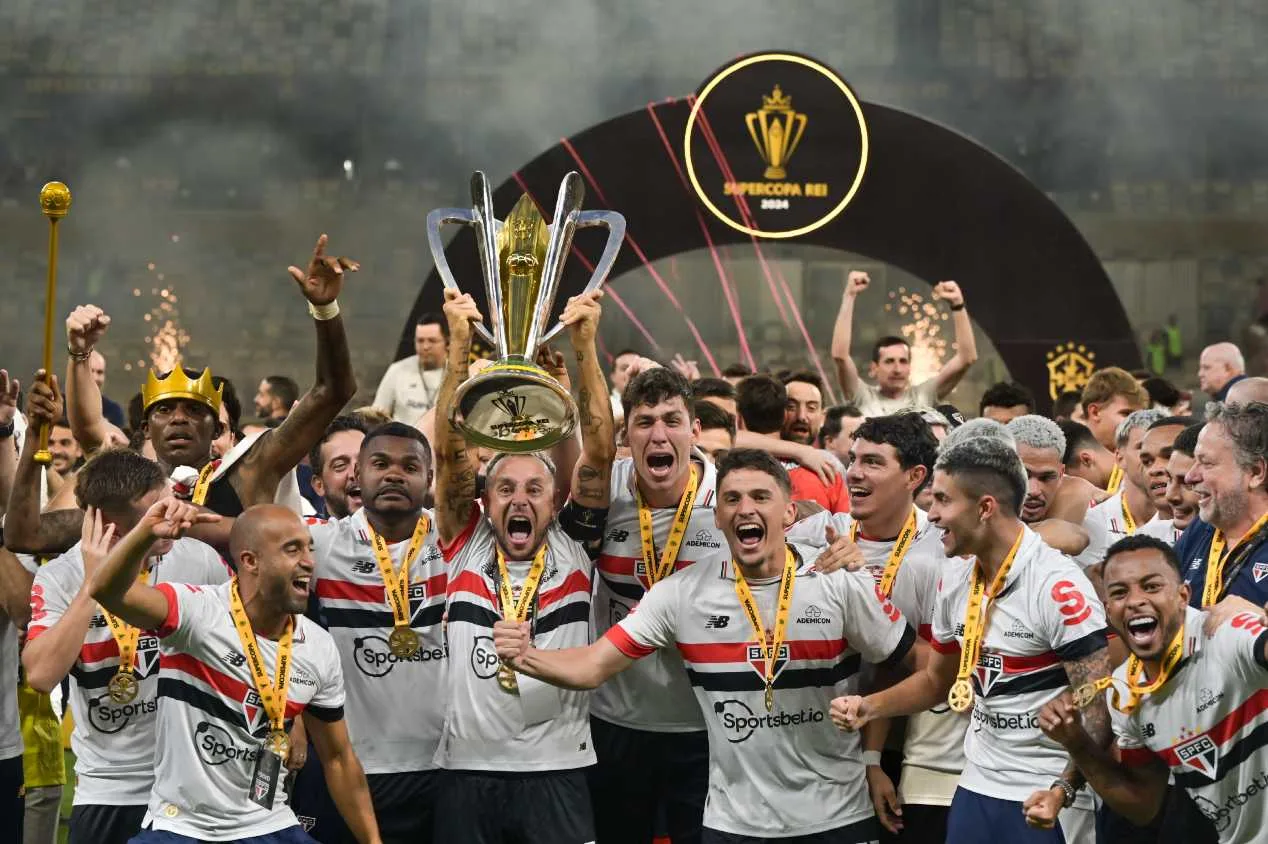 Neto reprova postura do SPFC com a Band e cita privilégios da Globo: “Manda em tudo”