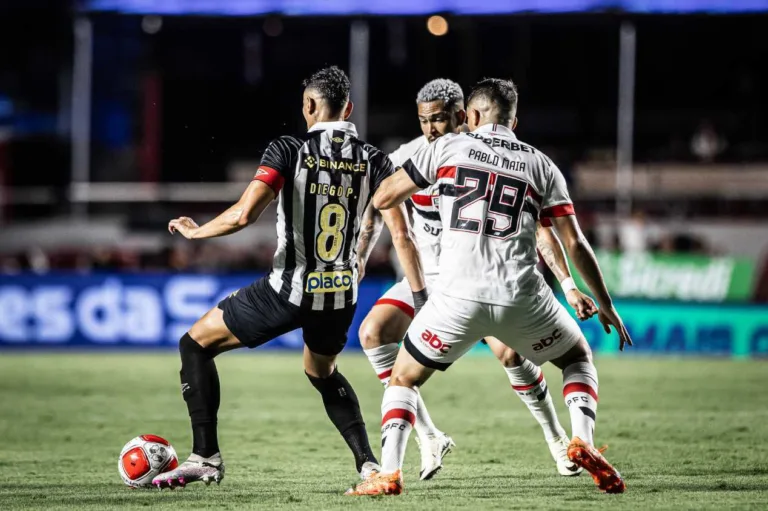 Neto não pipoca e opina sobre pênalti polêmico entre SPFC x Santos
