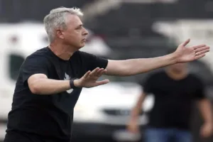 Tiago Nunes tem apoio da SAF do Botafogo em meio a críticas de torcedores
