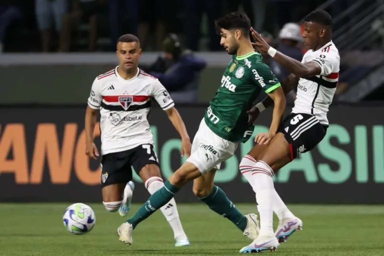 Vampeta surpreende com aposta para final Palmeiras x SPFC