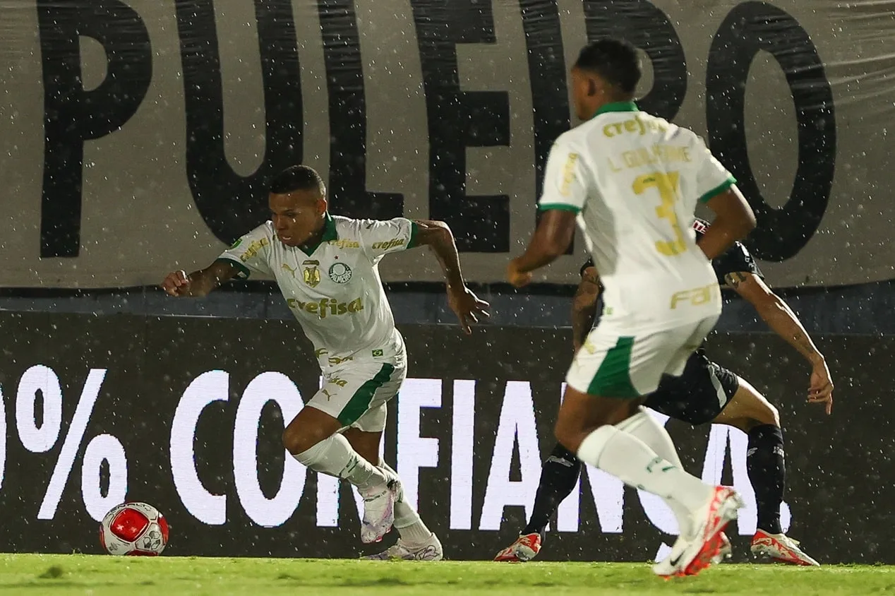 Vampeta exalta base do Palmeiras e sugere posições a serem reforçadas