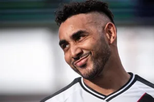 Payet “imita” Ronaldinho em jogo do Vasco e Casimiro reage: “Tá demais”