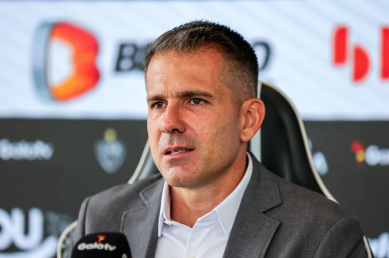 Novo diretor de futebol do Atlético-MG, Victor diz que Hulk “realmente veste a camisa”