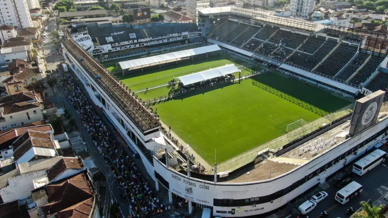 Sormani aponta clube “sem rumo” no futebol brasileiro: “Está perdido”