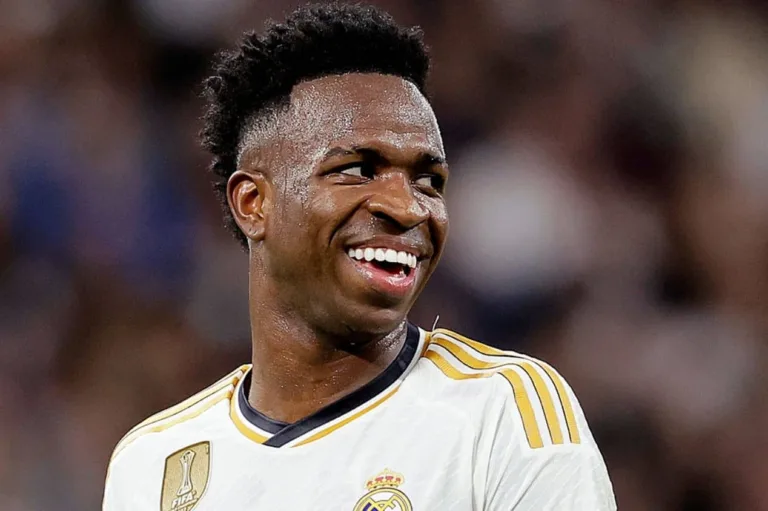 Mauro Cezar deixa recado sobre Vinícius Júnior após PVC “cornetar” o atacante