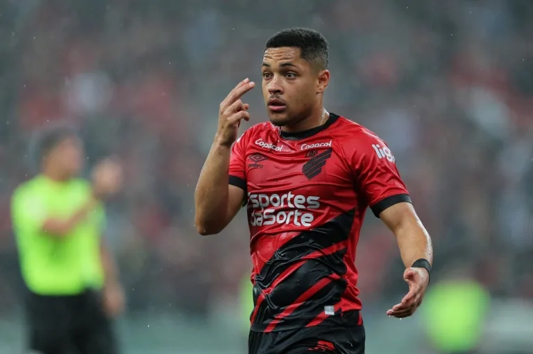 Alexandre Mattos relembra negociação “relâmpago” de Vitor Roque no Cruzeiro