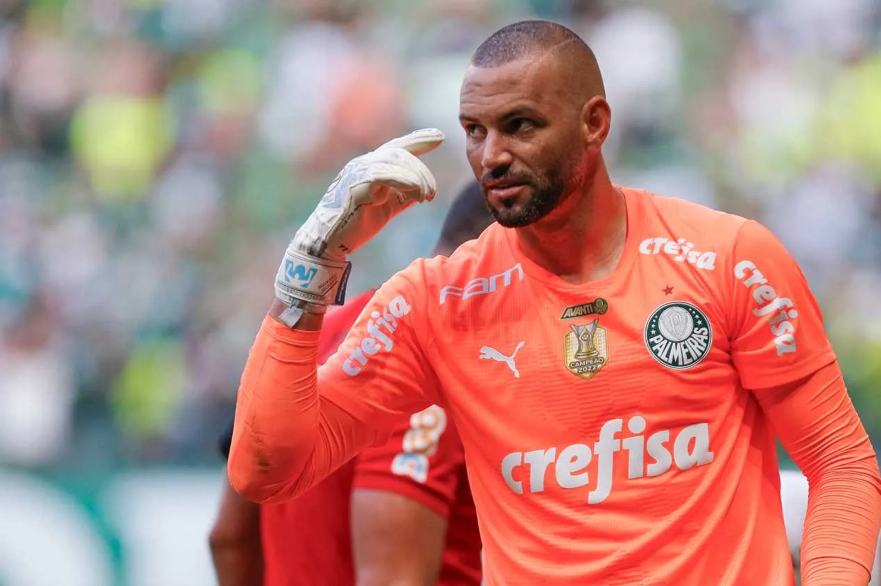 Casagrande sobe o tom contra Weverton, do Palmeiras, e deixa recado