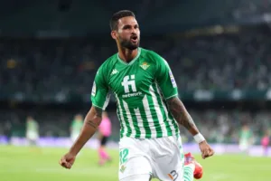 Palmeiras mira contratação de centroavante destaque no Betis