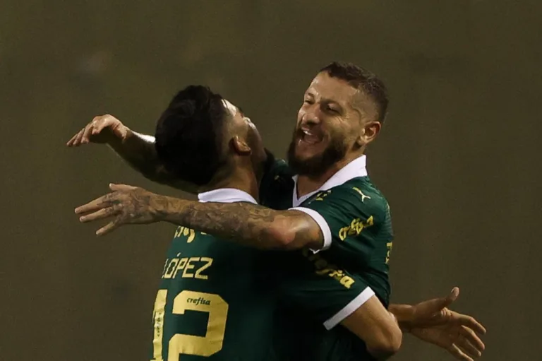 Zé Rafael celebra resposta rápida do Palmeiras após vice na Supercopa Rei