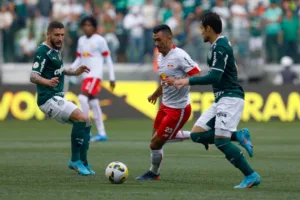 Palmeiras tem meio-campo com forte concorrência na temporada 2024; veja nomes