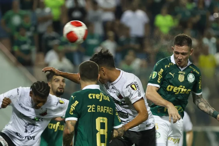 Denílson aponta destaque do Palmeiras na temporada: “Muito inteligente”
