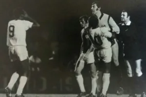 Santos x Portuguesa decidiu o título do Paulistão de 1973, que acabou dividido entre os dois clubes; entenda