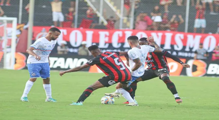 Vitória busca a virada contra o Bahia e garante vantagem na decisão do Baiano