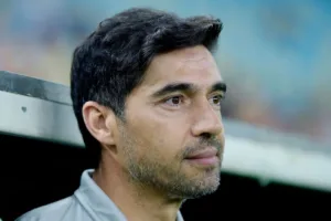 Abel Ferreira realiza feito pela primeira vez na temporada com a escalação do Palmeiras